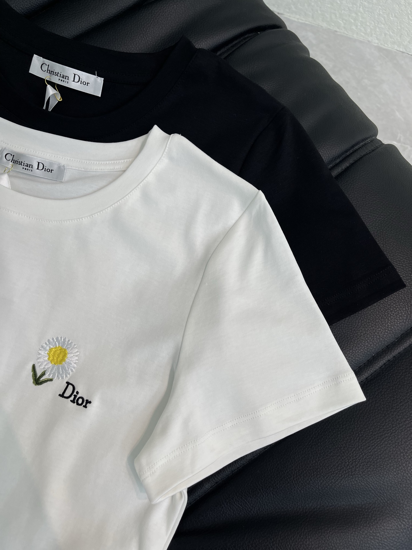 Women's short sleeves